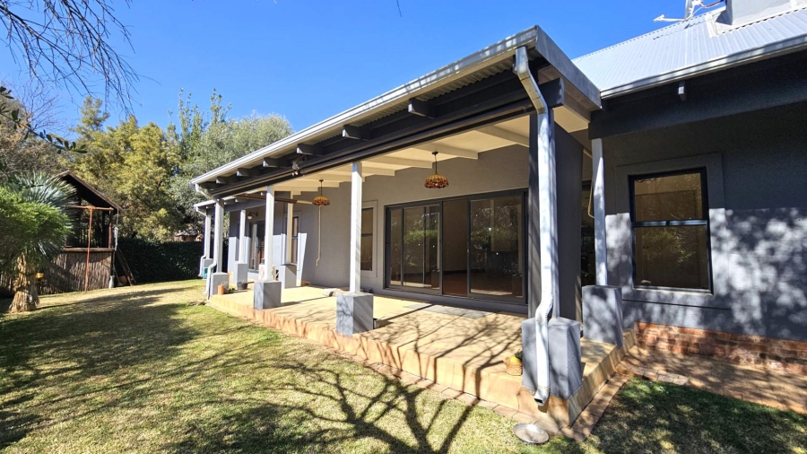 5 Bedroom Property for Sale in The Coves North West